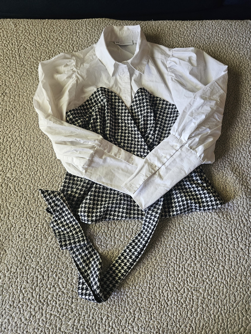 White Collared Shirt with Black Houndstooth Wrap Bustier - Picture 4 of 5